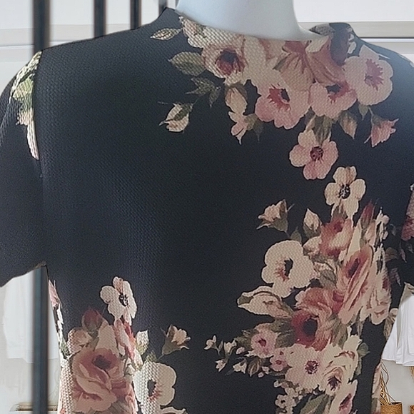 🌸"GLITZ" Pullover Stretch Short Sleeve Black Floral Midi Dress 2x - Picture 6 of 10